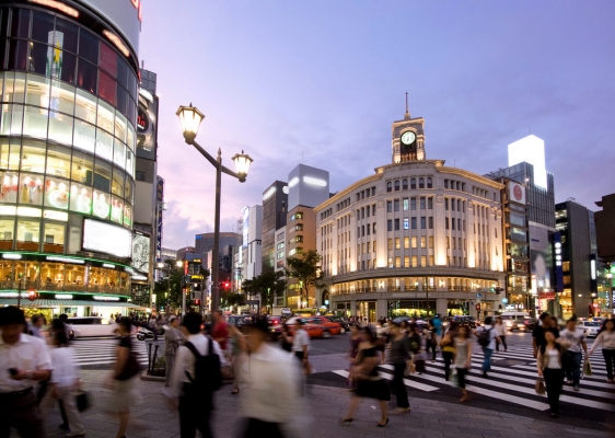 銀座・日本橋で自分を解き放つ贅沢―理知的な女性が「女性用風俗」を選ぶ理由