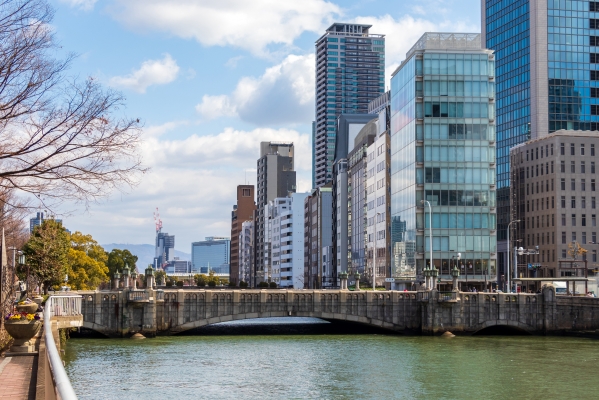 【大阪】淀屋橋・本町の規律に沈む私を卒業する―抑圧された呼吸を、誰にも知られず昇華させる聖域